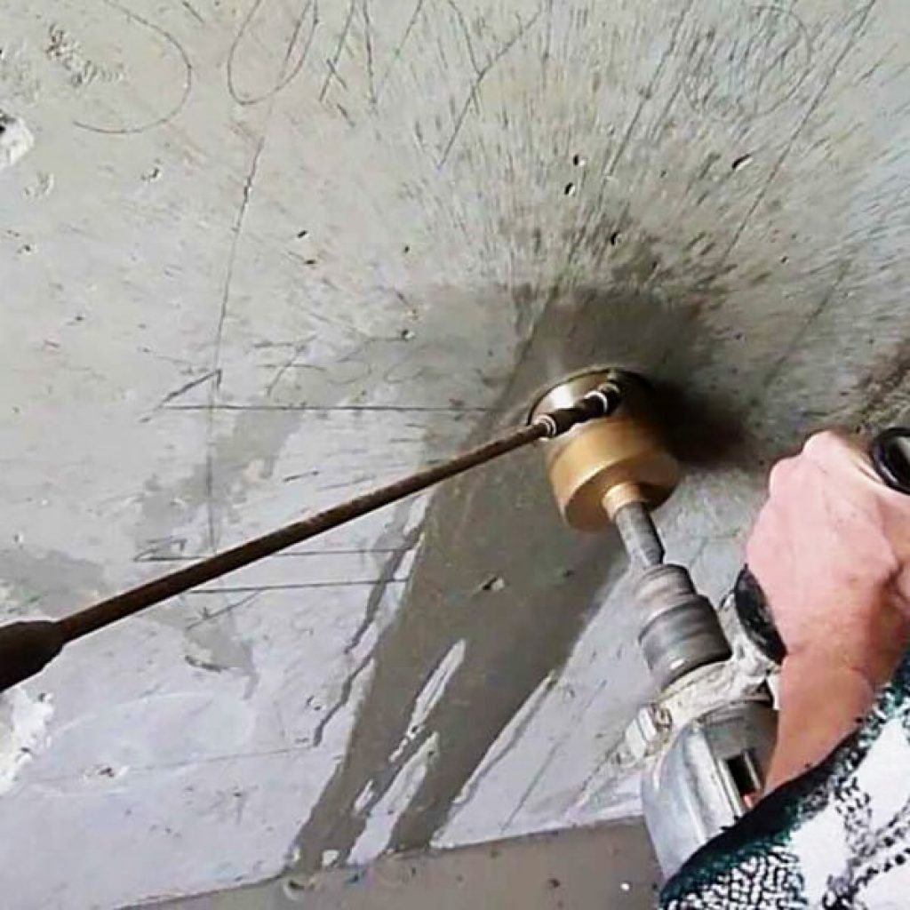 как правильно сверлить коронкой по бетону